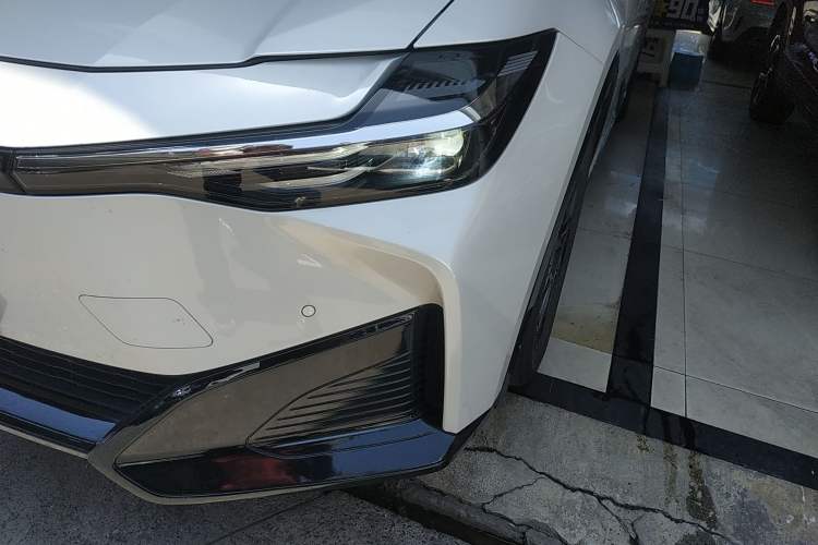 Used Toyota bZ3 2023 517 km Elite PRO Left Front Headlight
