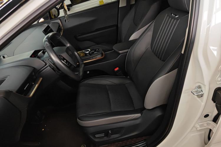 Used Toyota bZ3 2023 517 km Elite PRO Left Front Seat