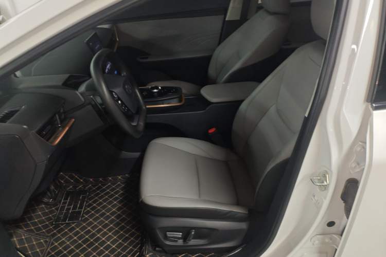 Used Toyota bZ3 2023 517 km Elite PRO Left Front Seat