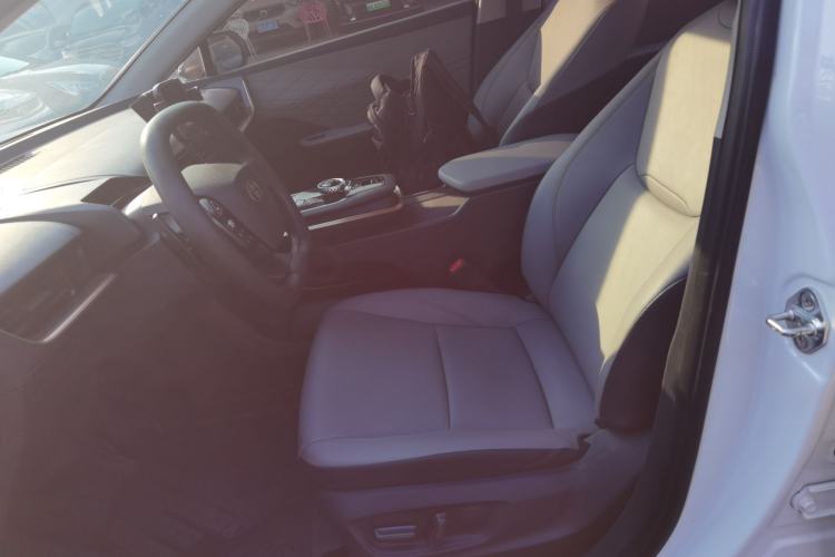 Used Toyota bZ3 2023 517 km Elite PRO Left Front Seat