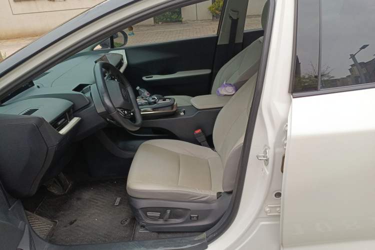Used Toyota bZ3 2023 616 km Long-Range Premium Left Front Seat