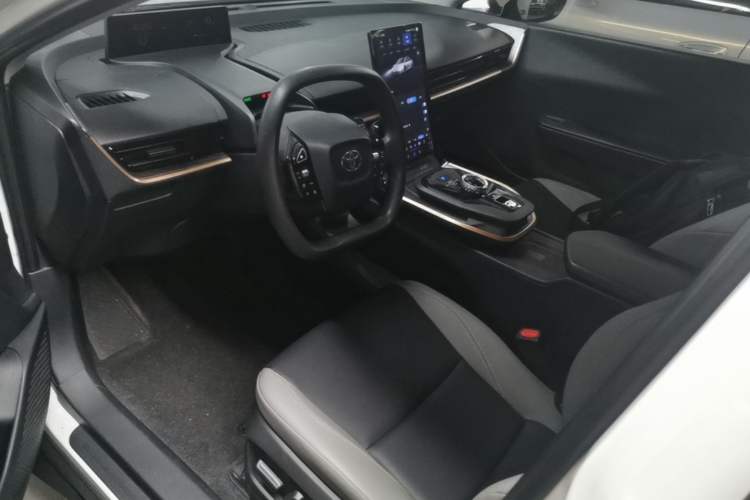 Used Toyota bZ3 2023 517 km Elite PRO Left Front Seat