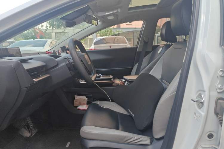 Used Toyota bZ3 2023 517 km Elite PRO Left Front Seat