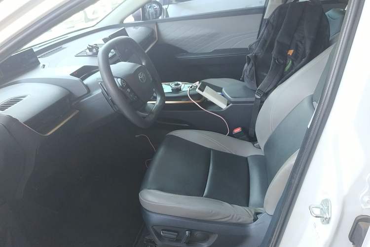 Used Toyota bZ3 2023 517 km Elite PRO Left Front Seat