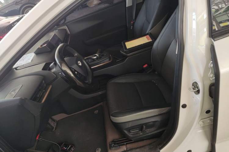 Used Toyota bZ3 2023 616 km Long-Range Premium Left Front Seat