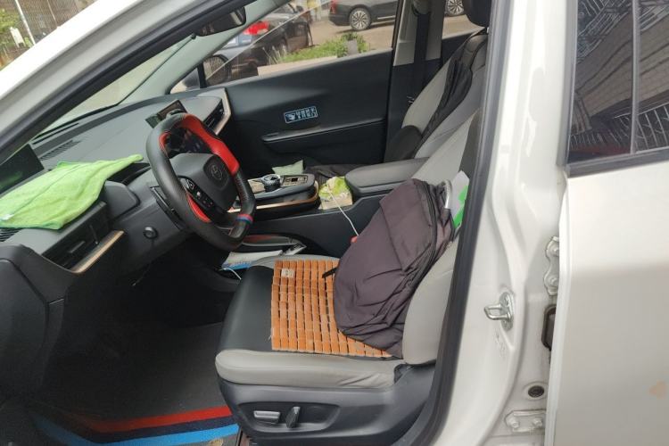 Used Toyota bZ3 2023 517 km Elite PRO Left Front Seat