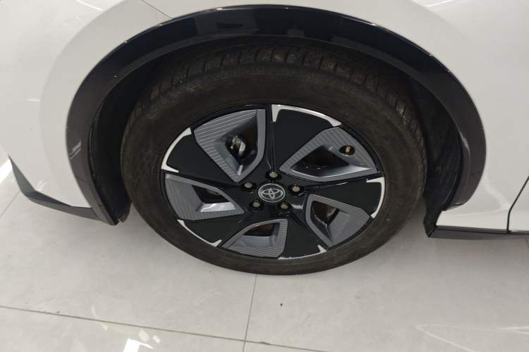 Used Toyota bZ3 2023 517 km Elite PRO Left Front Wheel Hub