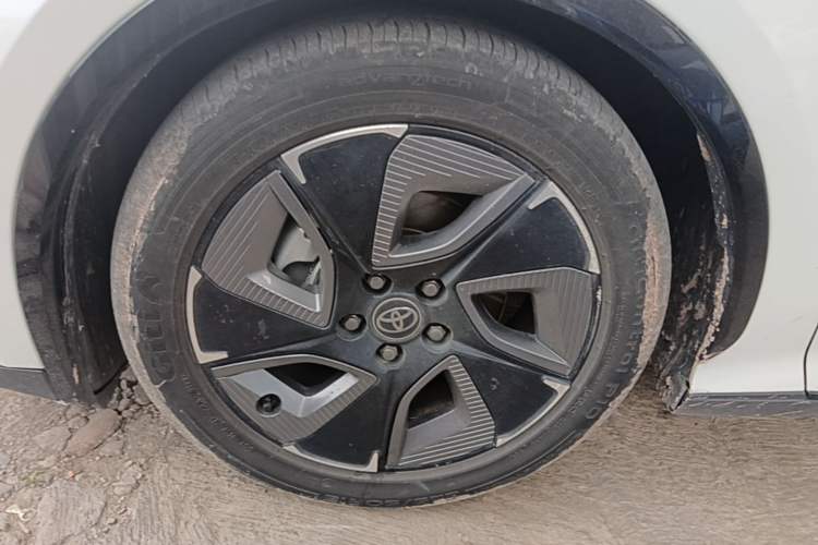 Used Toyota bZ3 2023 517 km Elite PRO Left Front Wheel Hub