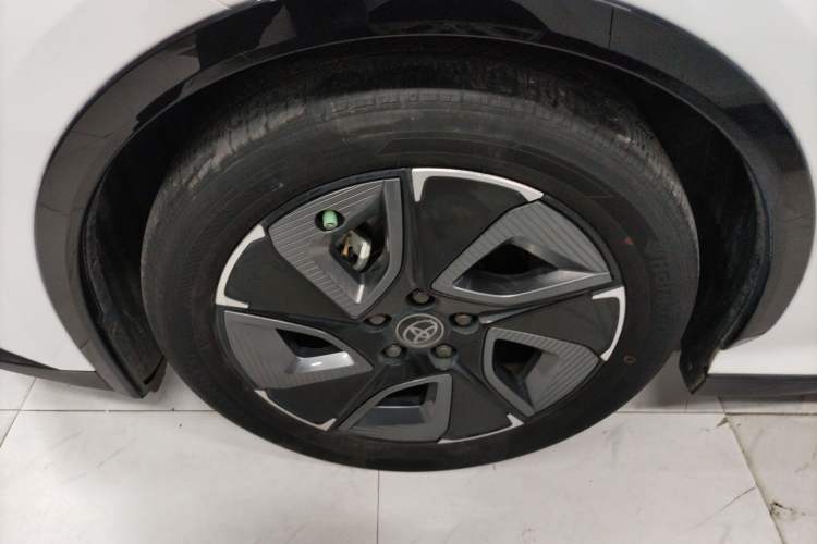 Used Toyota bZ3 2023 517 km Elite PRO Left Front Wheel Hub