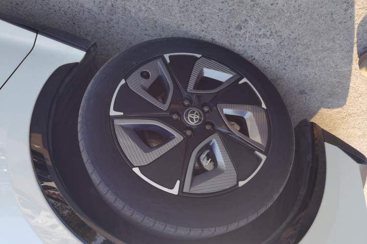 Used Toyota bZ3 2023 517 km Elite PRO Left Front Wheel Hub
