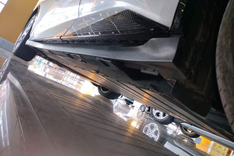 Used Toyota bZ3 2023 517 km Elite PRO Left Side Sill