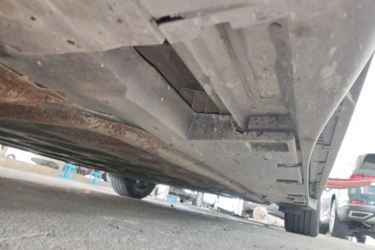 Used Toyota bZ3 2023 616 km Long-Range Premium Left Side Sill
