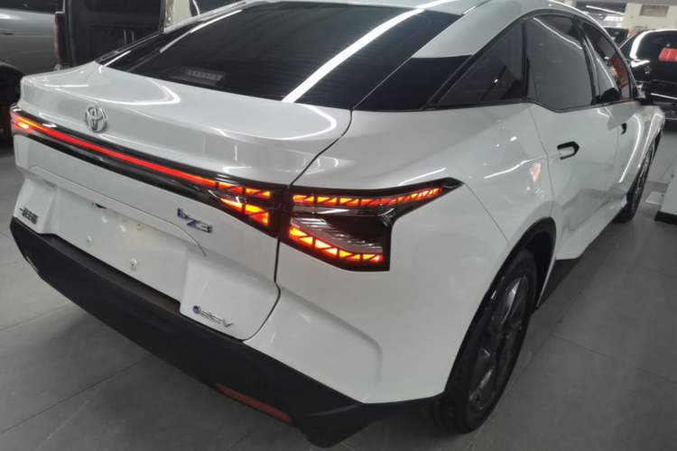 Used Toyota bZ3 2023 517 km Elite PRO Rear Right 45 Deg