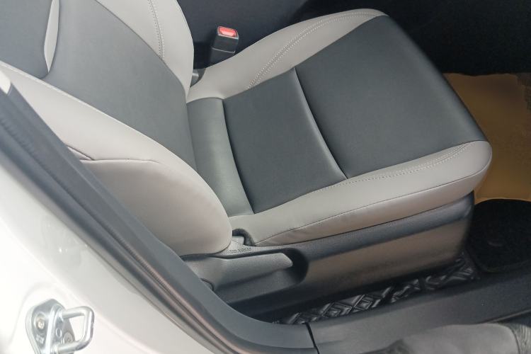 Used Toyota bZ3 2023 517 km Elite PRO Right Front Seat
