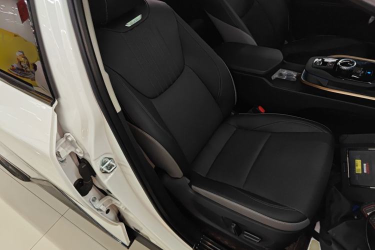 Used Toyota bZ3 2023 517 km Elite PRO Right Front Seat