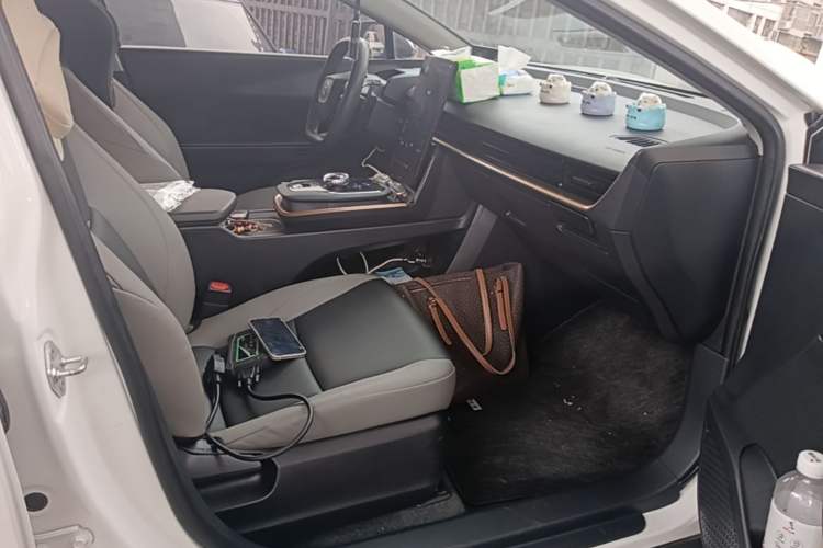 Used Toyota bZ3 2023 517 km Elite PRO Right Front Seat