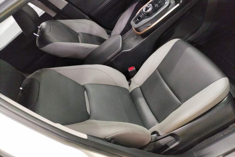 Used Toyota bZ3 2023 517 km Elite PRO Right Front Seat