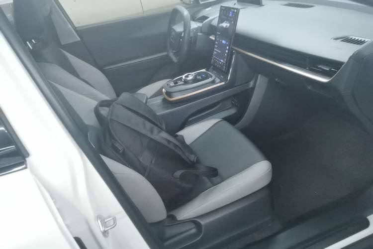 Used Toyota bZ3 2023 517 km Elite PRO Right Front Seat