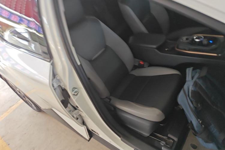 Used Toyota bZ3 2023 517 km Elite PRO Right Front Seat