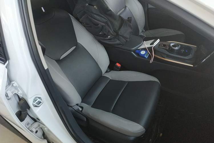 Used Toyota bZ3 2023 517 km Elite PRO Right Front Seat