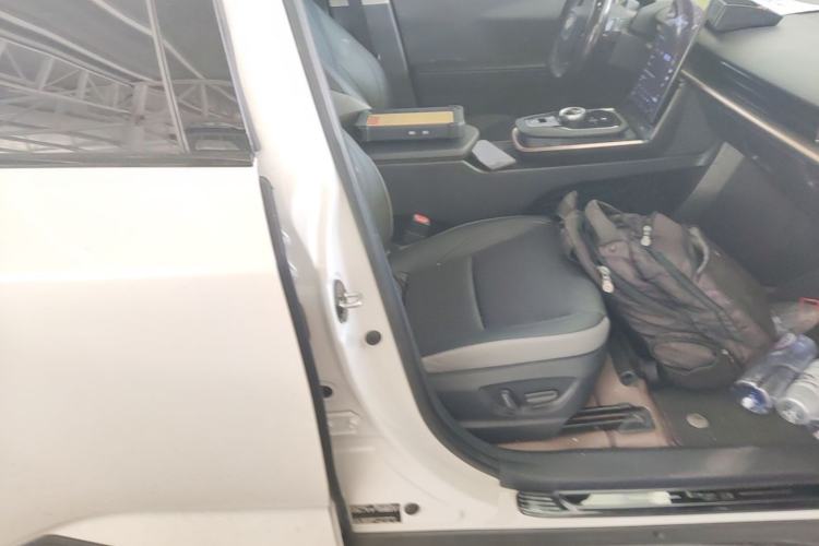 Used Toyota bZ3 2023 616 km Long-Range Premium Right Front Seat