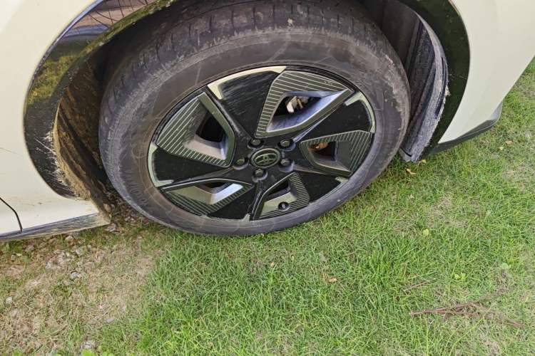 Used Toyota bZ3 2023 517 km Elite PRO Right Front Wheel Hub