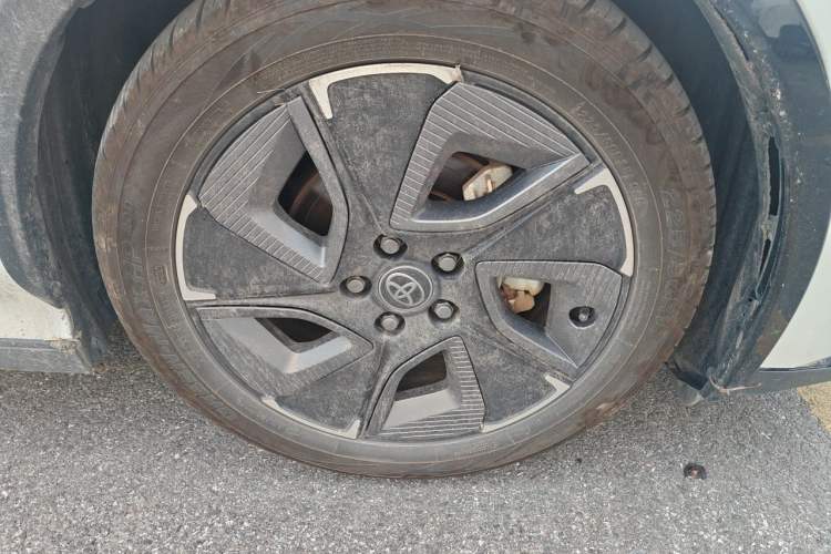 Used Toyota bZ3 2023 517 km Elite PRO Right Front Wheel Hub