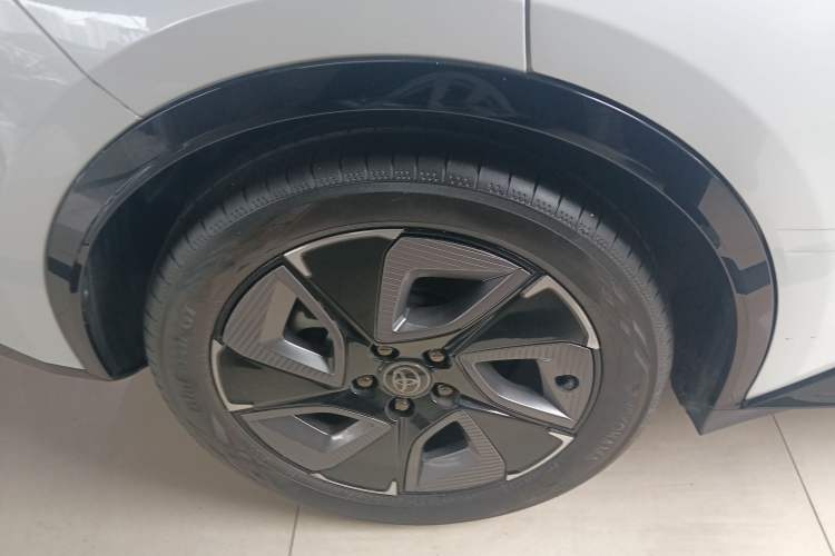 Used Toyota bZ3 2023 517 km Elite PRO Right Rear Wheel Hub