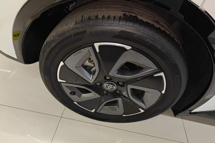 Used Toyota bZ3 2023 517 km Elite PRO Right Rear Wheel Hub