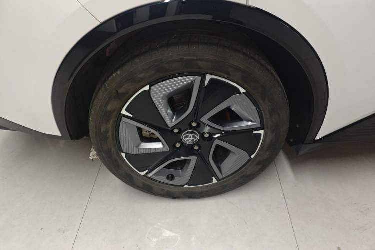 Used Toyota bZ3 2023 517 km Elite PRO Right Rear Wheel Hub