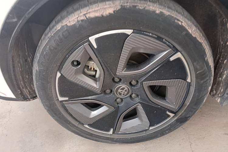 Used Toyota bZ3 2023 517 km Elite PRO Right Rear Wheel Hub