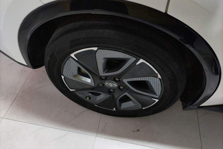 Used Toyota bZ3 2023 517 km Elite PRO Right Rear Wheel Hub
