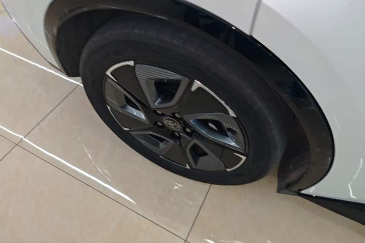 Used Toyota bZ3 2023 517 km Elite PRO Right Rear Wheel Hub