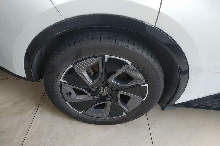 Used Toyota bZ3 2023 517 km Elite PRO Right Rear Wheel Hub