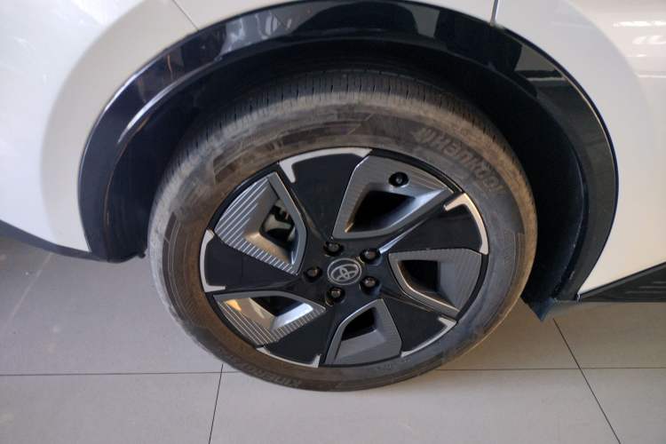 Used Toyota bZ3 2023 517 km Elite PRO Right Rear Wheel Hub