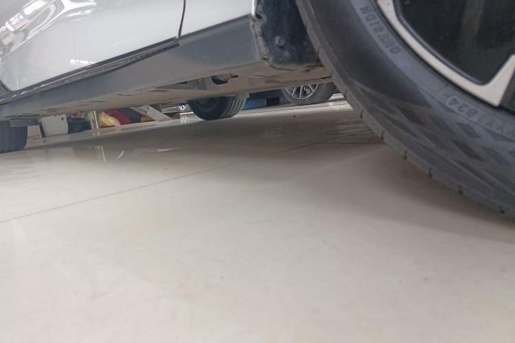 Used Toyota bZ3 2023 517 km Elite PRO Right Side Sill