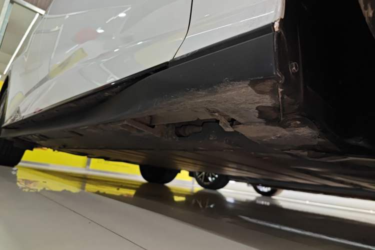 Used Toyota bZ3 2023 517 km Elite PRO Right Side Sill