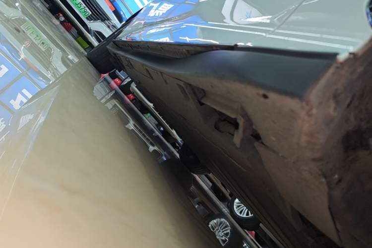 Used Toyota bZ3 2023 517 km Elite PRO Right Side Sill