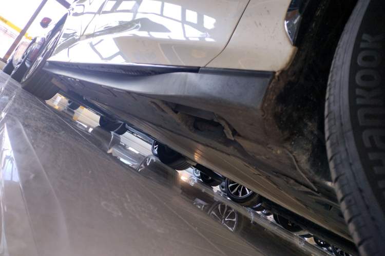 Used Toyota bZ3 2023 517 km Elite PRO Right Side Sill