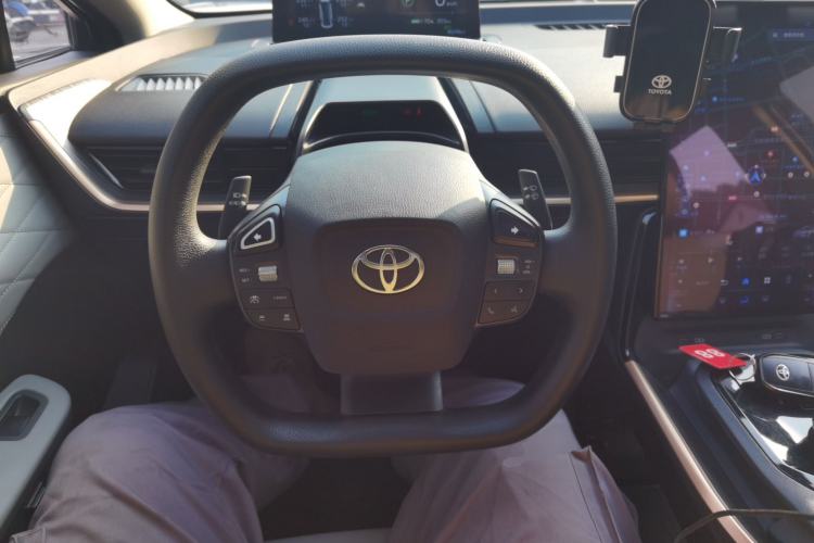 Used Toyota bZ3 2023 517 km Elite PRO Steering Wheel