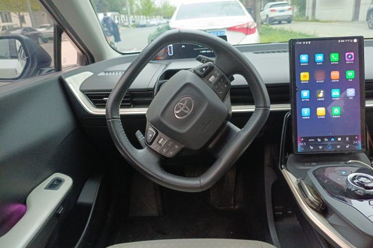 Used Toyota bZ3 2023 616 km Long-Range Premium Steering Wheel