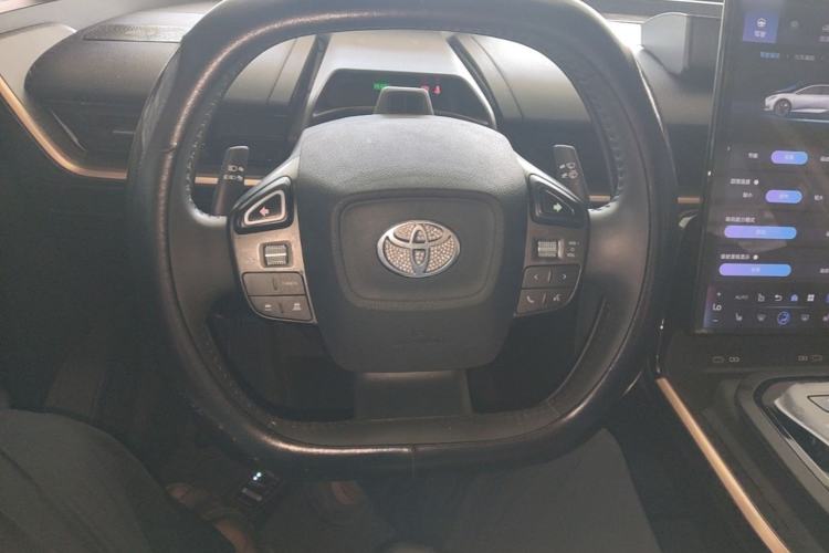 Used Toyota bZ3 2023 616 km Long-Range Premium Steering Wheel
