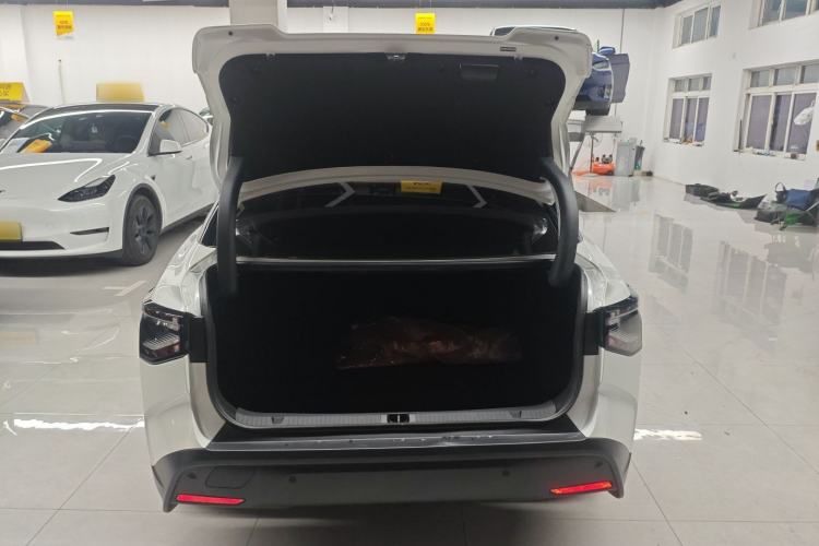 Used Toyota bZ3 2023 517 km Elite PRO Trunk