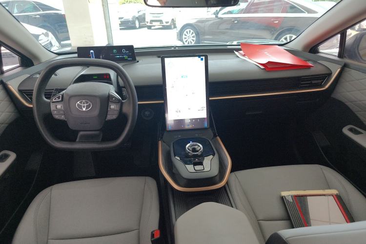 Used Toyota bZ3 2024 517 km Elite PRO Center Console