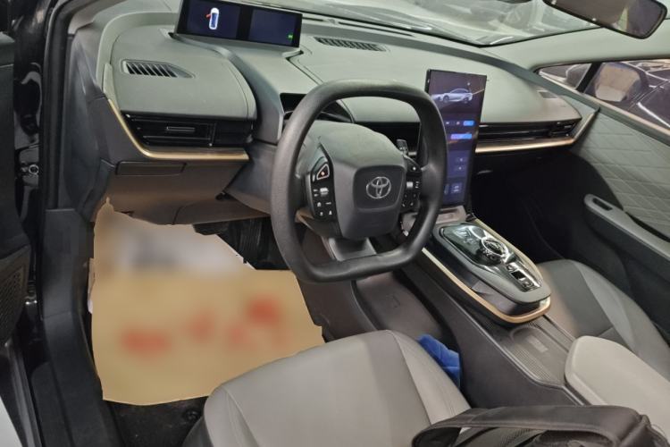Used Toyota bZ3 2024 517 km Elite PRO Center Console