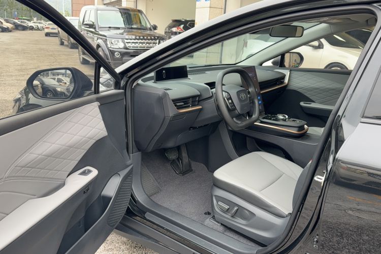Used Toyota bZ3 2024 517 km Elite PRO Driver Seat
