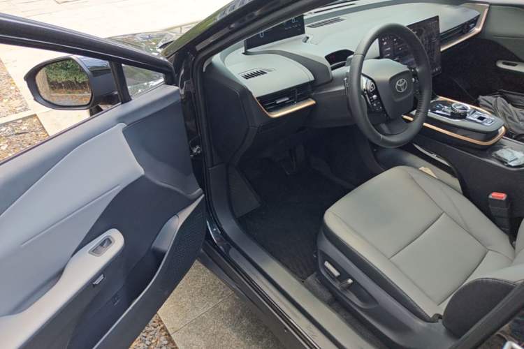 Used Toyota bZ3 2024 616 km Long-Range Premium Driver Seat
