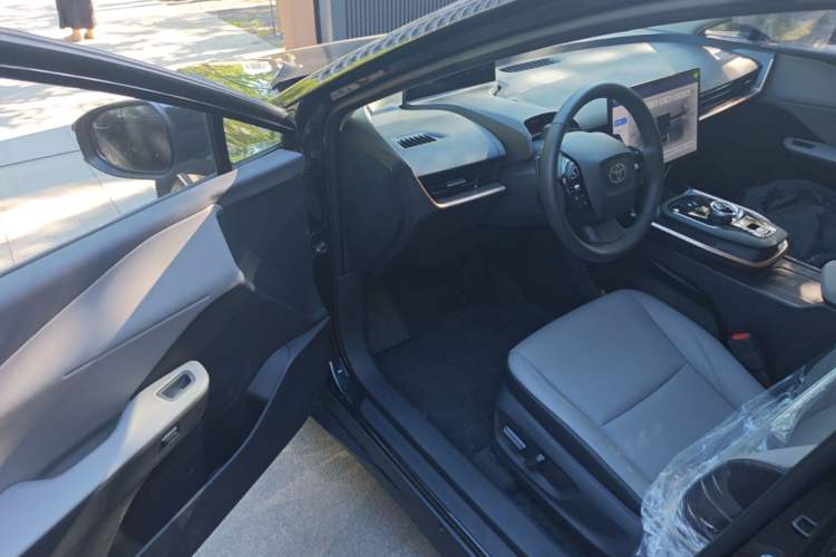 Used Toyota bZ3 2024 616 km Long-Range Premium Driver Seat