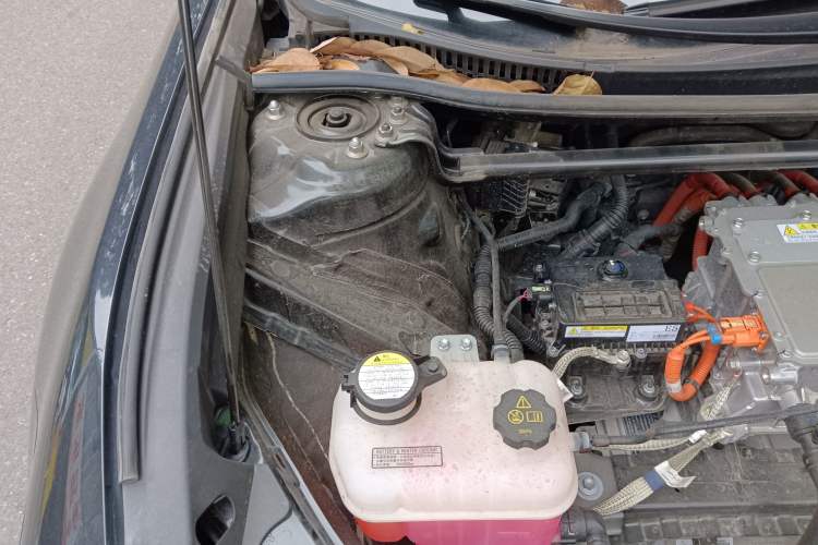 Used Toyota bZ3 2024 517 km Elite PRO Engine Bay Right