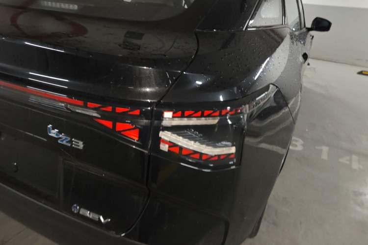 Used Toyota bZ3 2024 616 km Long-Range Premium Exterior 3